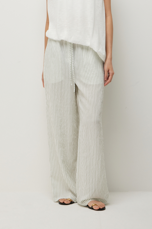 https://img.benettonmall.com/PARTS/KS/26S/SAPT52631GN_MB_D0.jpg?cb=1782918151