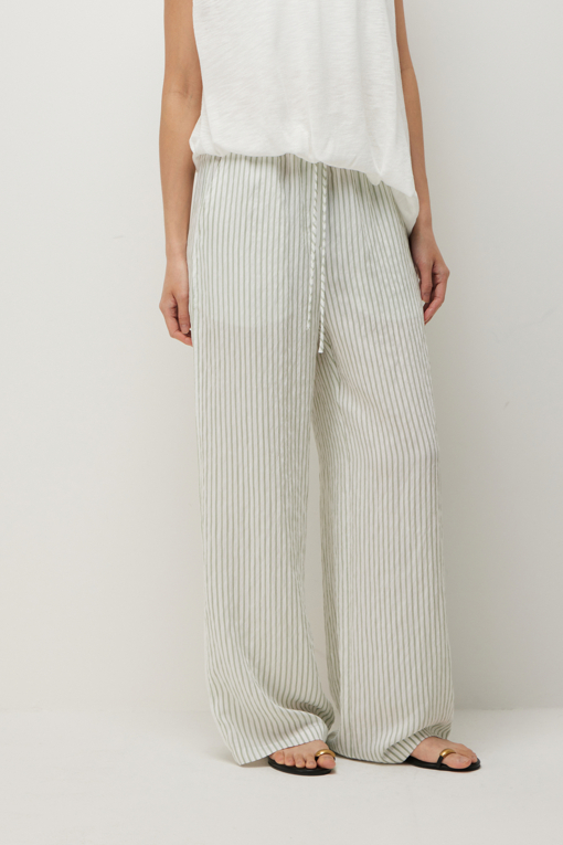 https://img.benettonmall.com/PARTS/KS/26S/SAPT52631GN_MB_D2.jpg?cb=1781170995