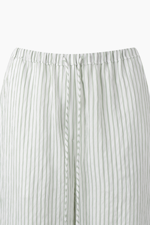 https://img.benettonmall.com/PARTS/KS/26S/SAPT52631GN_MB_D3.jpg?cb=1778668868