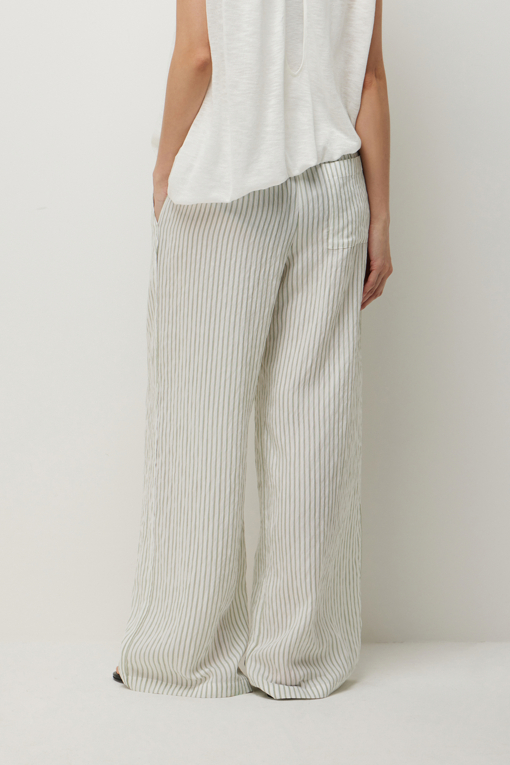 https://img.benettonmall.com/PARTS/KS/26S/SAPT52631GN_MB_D3.jpg?cb=1781170995