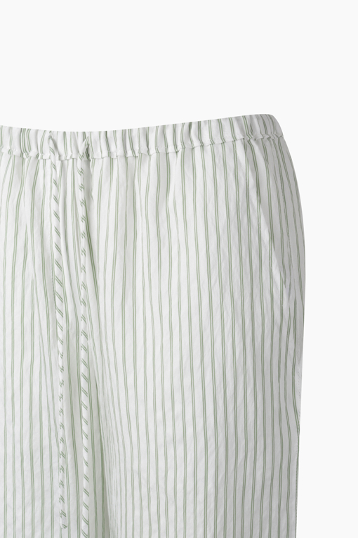 https://img.benettonmall.com/PARTS/KS/26S/SAPT52631GN_MB_D4.jpg?cb=1778668868