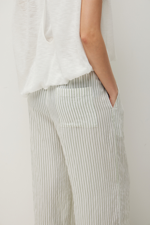https://img.benettonmall.com/PARTS/KS/26S/SAPT52631GN_MB_D5.jpg?cb=1781170995
