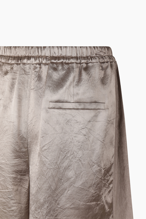 https://img.benettonmall.com/PARTS/KS/26S/SAPT53631ED_MB_D14.jpg?cb=1782918151