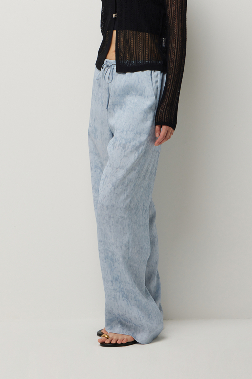https://img.benettonmall.com/PARTS/KS/26S/SAPT54631BL_MB_D2.jpg?cb=1782918151