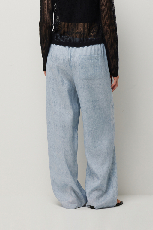 https://img.benettonmall.com/PARTS/KS/26S/SAPT54631BL_MB_D3.jpg?cb=1782918151