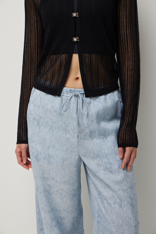 https://img.benettonmall.com/PARTS/KS/26S/SAPT54631BL_MB_D4.jpg?cb=1782918151