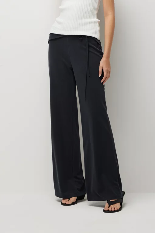 https://img.benettonmall.com/PARTS/KS/26S/SAPTE3631BK_MB.jpg?cb=1778668868