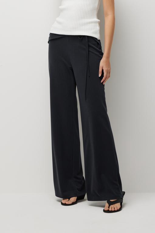 https://img.benettonmall.com/PARTS/KS/26S/SAPTE3631BK_MB_D0.jpg?cb=1782918151