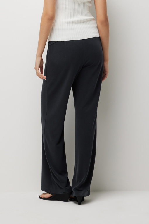 https://img.benettonmall.com/PARTS/KS/26S/SAPTE3631BK_MB_D2.jpg?cb=1777643535