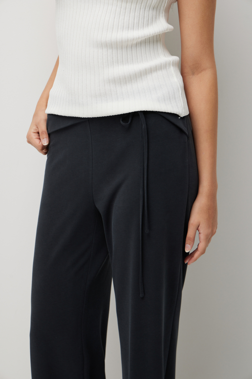 https://img.benettonmall.com/PARTS/KS/26S/SAPTE3631BK_MB_D3.jpg?cb=1778668868