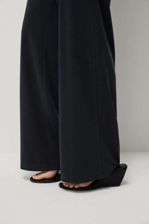 https://img.benettonmall.com/PARTS/KS/26S/SAPTE3631BK_MB_D4.jpg?cb=1778668868