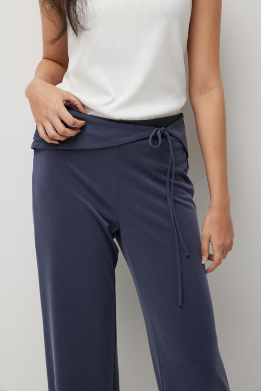 https://img.benettonmall.com/PARTS/KS/26S/SAPTE3631NY_MB_D4.jpg?cb=1777643535