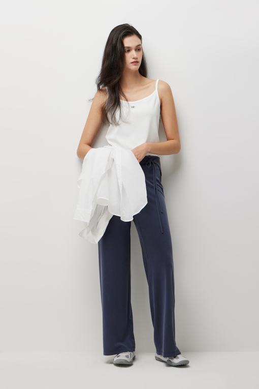https://img.benettonmall.com/PARTS/KS/26S/SAPTE3631NY_MB_D8.jpg?cb=1777643535
