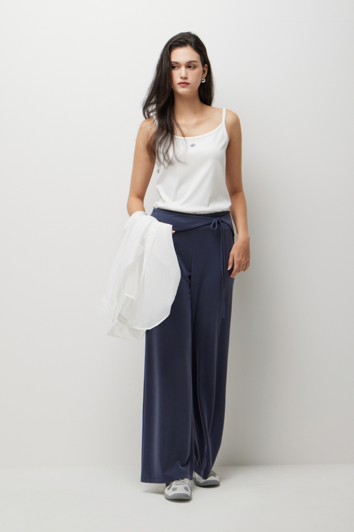 https://img.benettonmall.com/PARTS/KS/26S/SAPTE3631NY_MB_D9.jpg?cb=1777643535