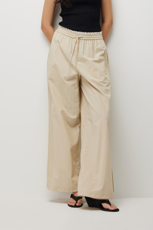 https://img.benettonmall.com/PARTS/KS/26S/SAPTE4631BE_MB_D4.jpg?cb=1778668868