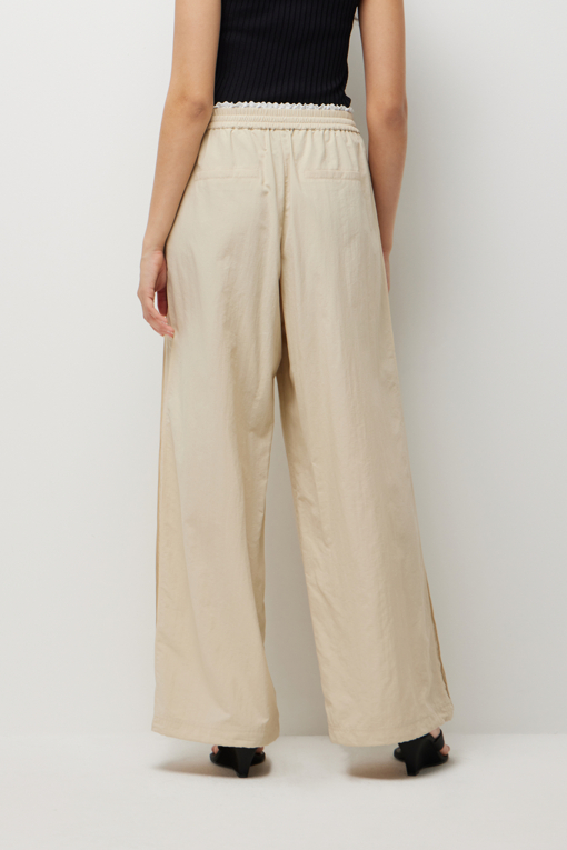 https://img.benettonmall.com/PARTS/KS/26S/SAPTE4631BE_MB_D6.jpg?cb=1777643535