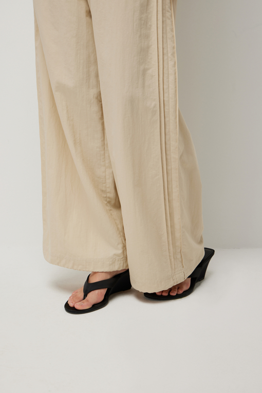 https://img.benettonmall.com/PARTS/KS/26S/SAPTE4631BE_MB_D8.jpg?cb=1777643535