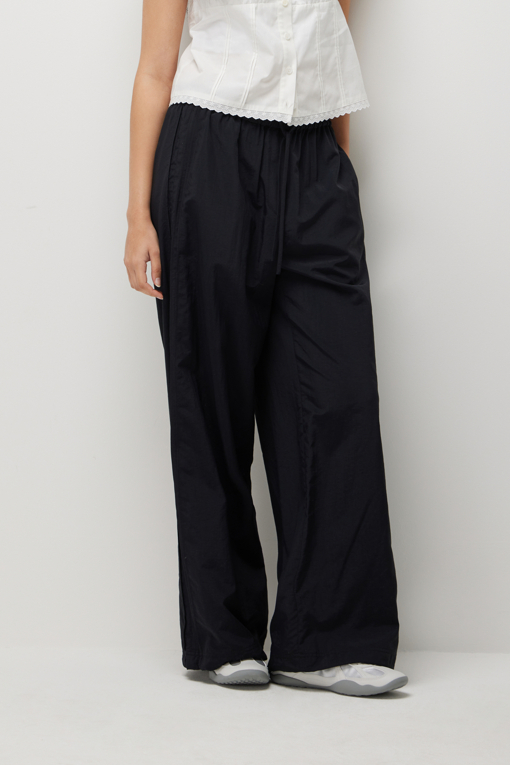 https://img.benettonmall.com/PARTS/KS/26S/SAPTE4631BK_MB_D2.jpg?cb=1778668868