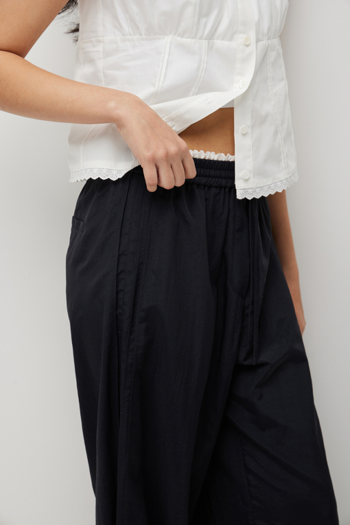 https://img.benettonmall.com/PARTS/KS/26S/SAPTE4631BK_MB_D4.jpg?cb=1778668868
