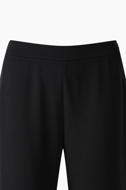 https://img.benettonmall.com/PARTS/KS/26S/SAPTE5631BK_MB_D12.jpg?cb=1777643535