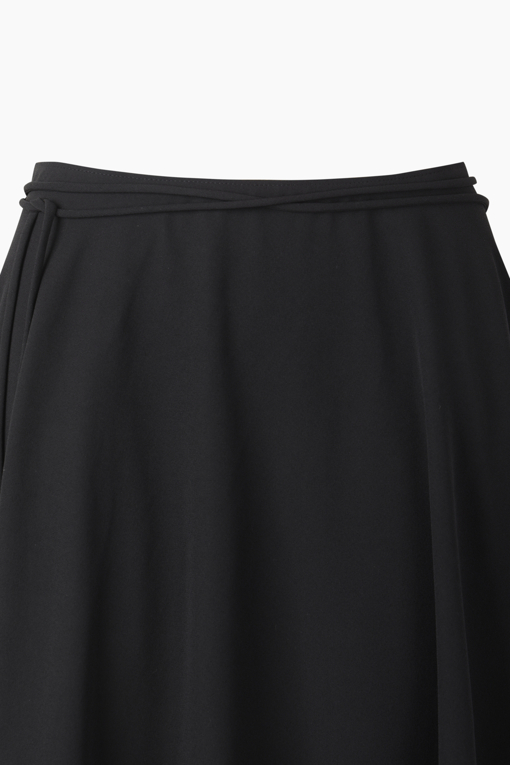 https://img.benettonmall.com/PARTS/KS/26S/SASK31631BK_MB_D12.jpg?cb=1782918151
