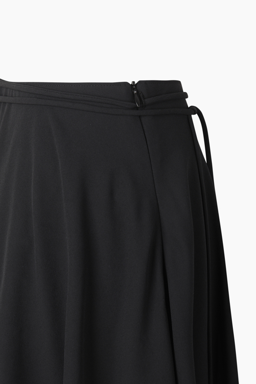 https://img.benettonmall.com/PARTS/KS/26S/SASK31631BK_MB_D13.jpg?cb=1782918151
