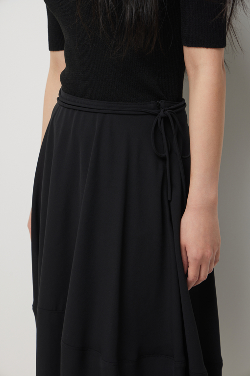 https://img.benettonmall.com/PARTS/KS/26S/SASK31631BK_MB_D3.jpg?cb=1782918151