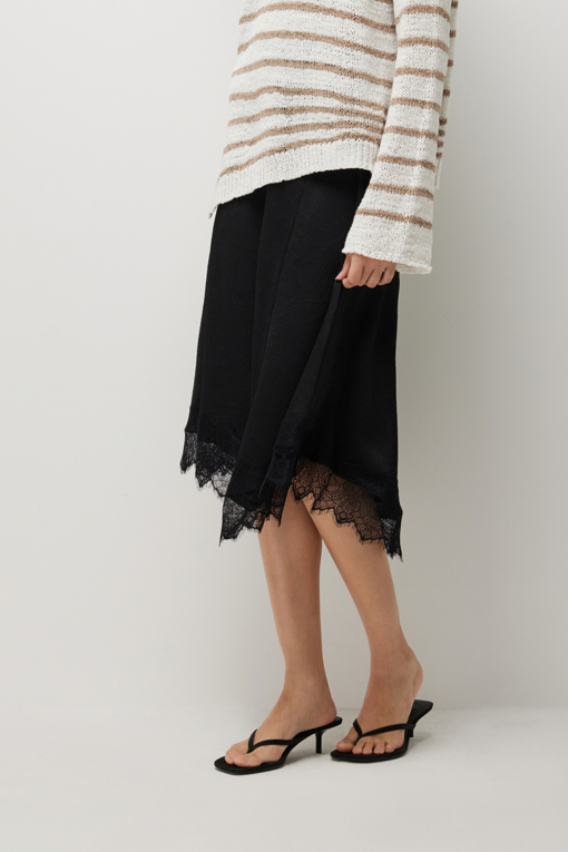 https://img.benettonmall.com/PARTS/KS/26S/SASK32631BK_MB_D1.jpg?cb=1782918151