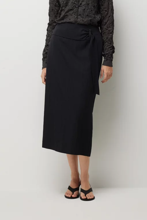 https://img.benettonmall.com/PARTS/KS/26S/SASK34631BK_MB.jpg?cb=1782918151