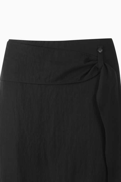 https://img.benettonmall.com/PARTS/KS/26S/SASK34631BK_MB_D12.jpg?cb=1782918151