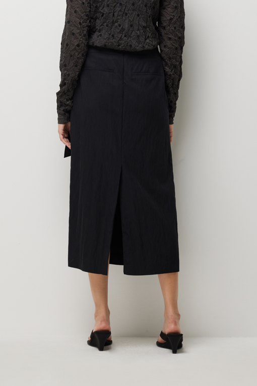 https://img.benettonmall.com/PARTS/KS/26S/SASK34631BK_MB_D2.jpg?cb=1782918151