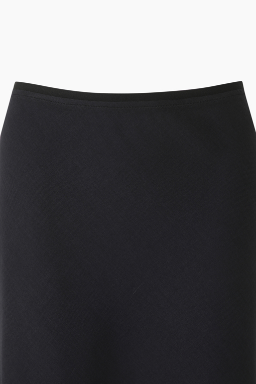https://img.benettonmall.com/PARTS/KS/26S/SASK35631DN_MB_D12.jpg?cb=1782918151