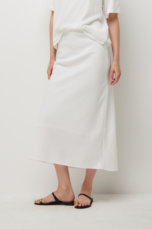 https://img.benettonmall.com/PARTS/KS/26S/SASK35631WH_MB_D2.jpg?cb=1782918151