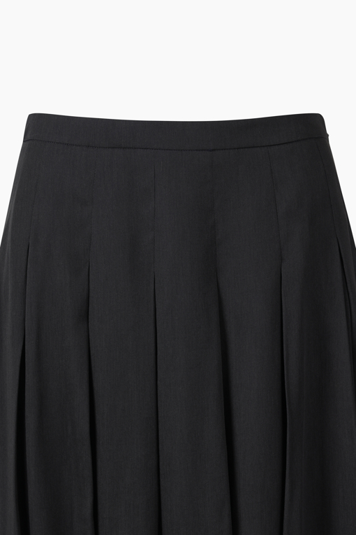 https://img.benettonmall.com/PARTS/KS/26S/SASK36631DG_MB_D12.jpg?cb=1782918151