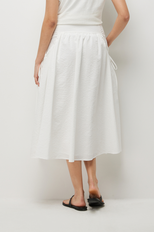https://img.benettonmall.com/PARTS/KS/26S/SASK37631WH_MB_D3.jpg?cb=1782918151