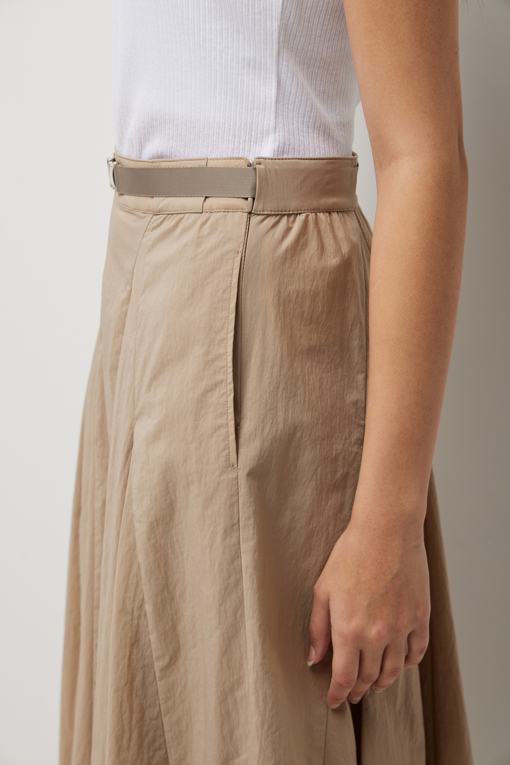 https://img.benettonmall.com/PARTS/KS/26S/SASK38631BE_MB_D4.jpg?cb=1778668868