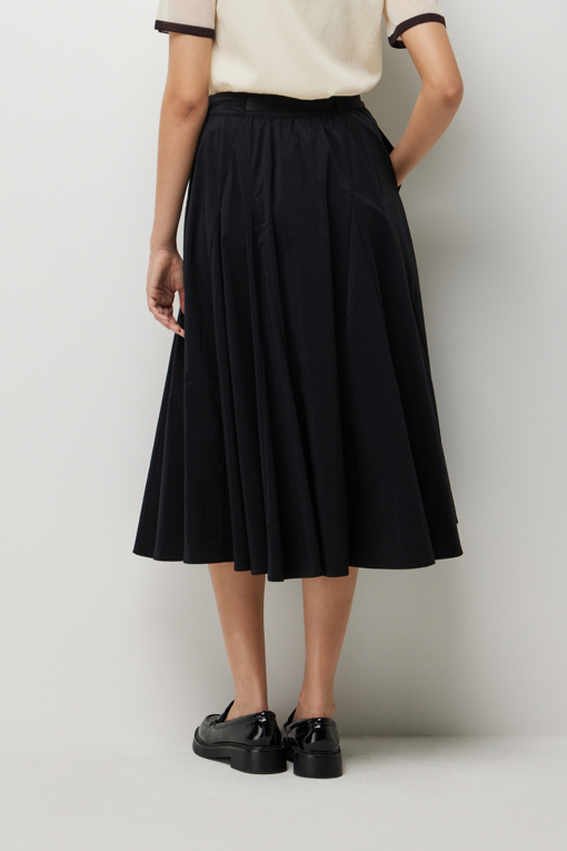 https://img.benettonmall.com/PARTS/KS/26S/SASK38631BK_MB_D2.jpg?cb=1778668868