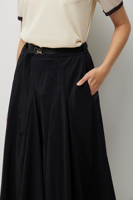 https://img.benettonmall.com/PARTS/KS/26S/SASK38631BK_MB_D3.jpg?cb=1778668868