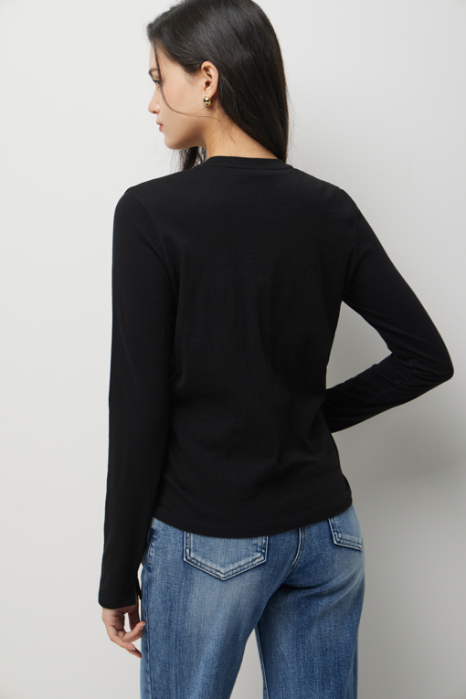https://img.benettonmall.com/PARTS/KS/26S/SATS36631BK_MB_D4.jpg?cb=1782918151