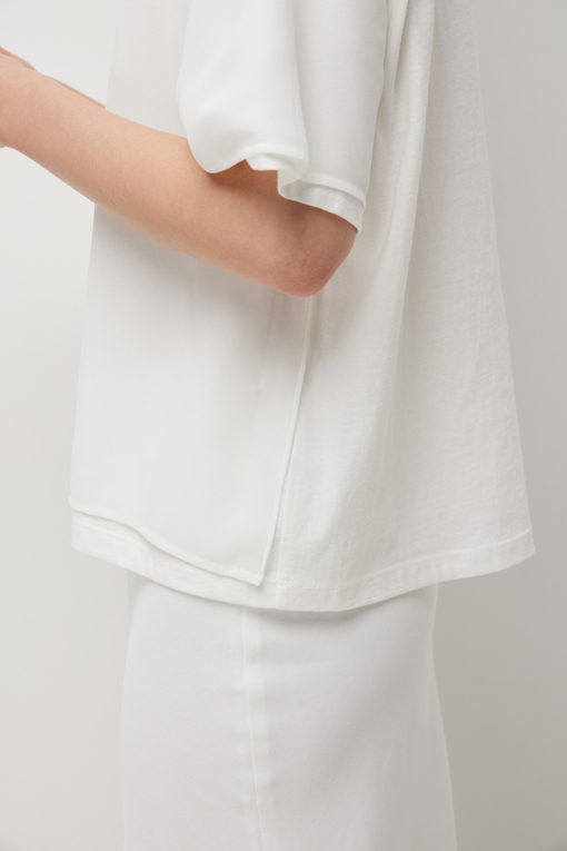 https://img.benettonmall.com/PARTS/KS/26S/SATS42631WH_MB_D4.jpg?cb=1782918151