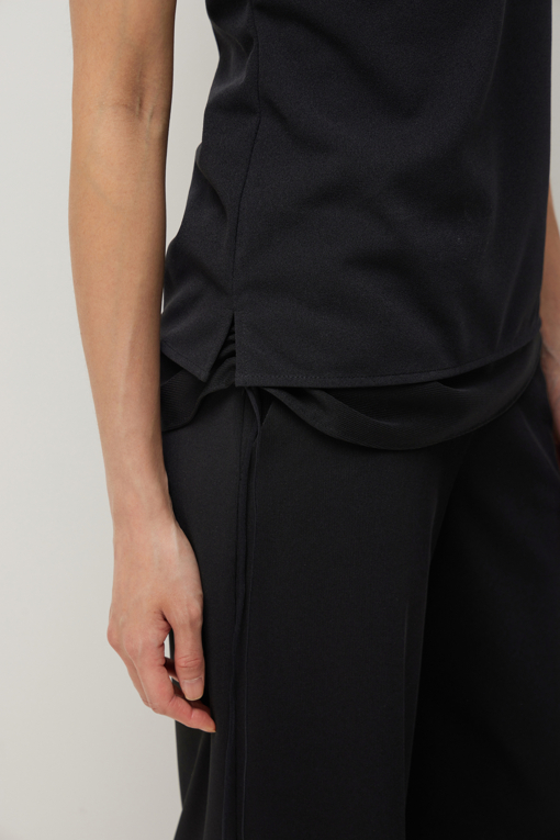 https://img.benettonmall.com/PARTS/KS/26S/SATS48631BK_MB_D4.jpg?cb=1782918151