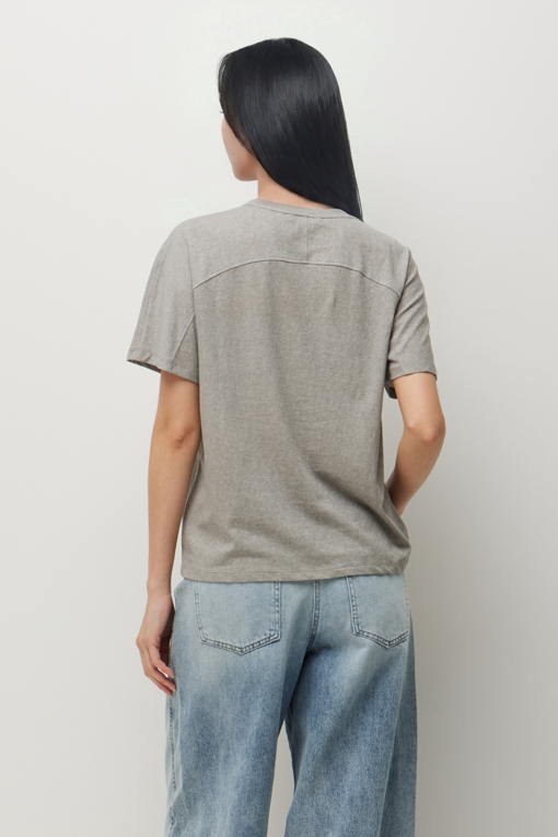 https://img.benettonmall.com/PARTS/KS/26S/SATS51631MG_MB_D2.jpg?cb=1782918151