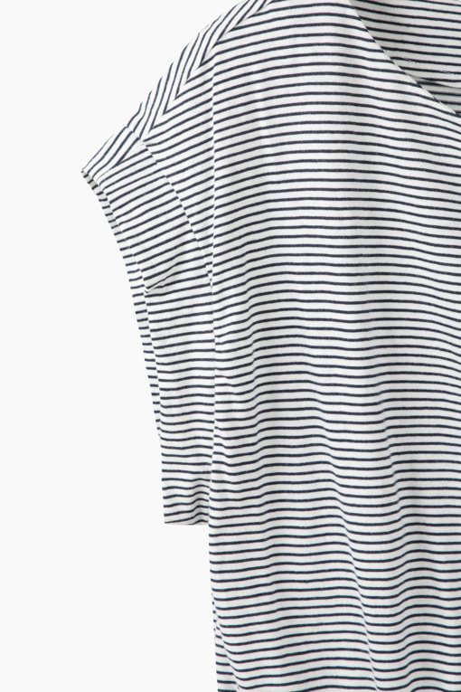 https://img.benettonmall.com/PARTS/KS/26S/SATS52631DN_MB_D13.jpg?cb=1782918151