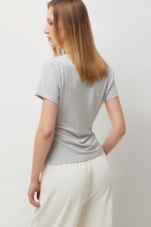 https://img.benettonmall.com/PARTS/KS/26S/SATS84631BL_MB_D4.jpg?cb=1782918151