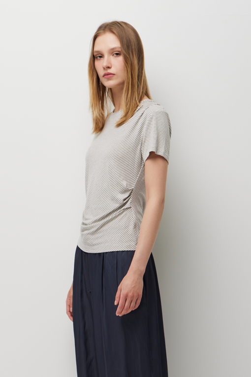 https://img.benettonmall.com/PARTS/KS/26S/SATS84631BR_MB_D1.jpg?cb=1782918151