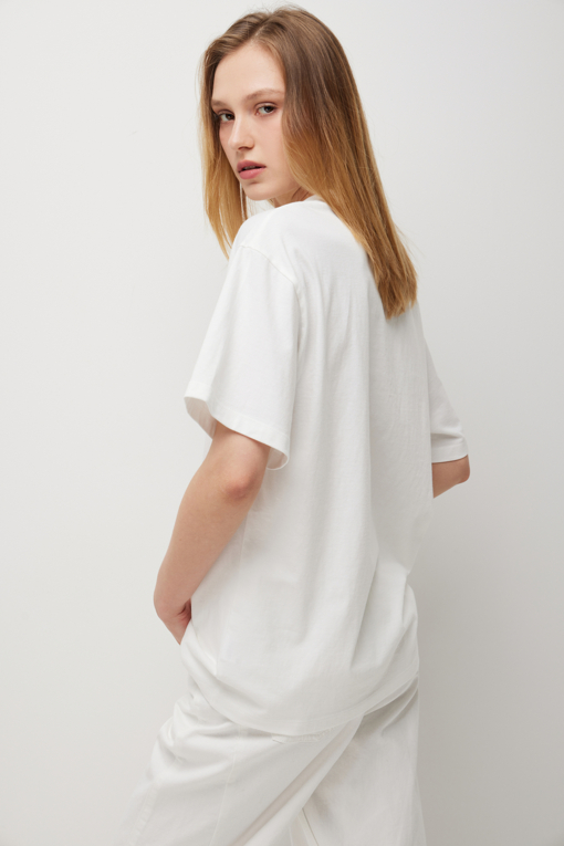 https://img.benettonmall.com/PARTS/KS/26S/SATS85631WH_MB_D4.jpg?cb=1782918151