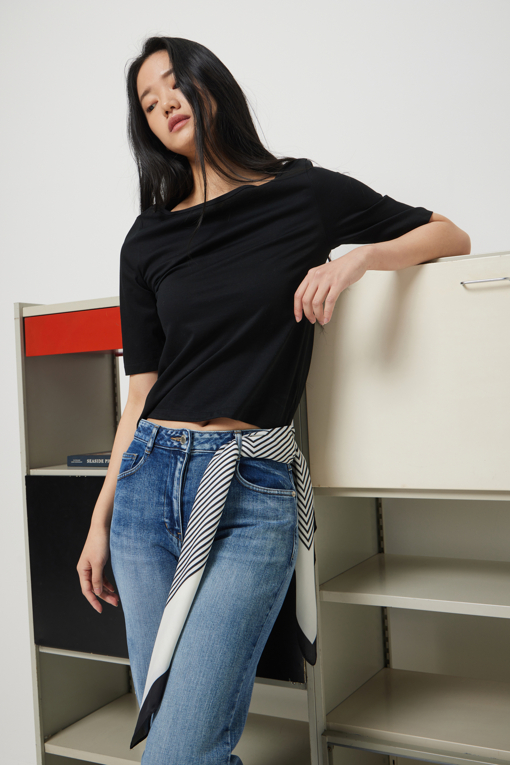 https://img.benettonmall.com/PARTS/KS/26S/SATSE5631BK_MB_D0.jpg?cb=1782918151