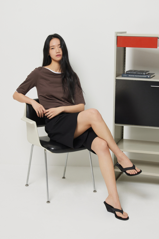 https://img.benettonmall.com/PARTS/KS/26S/SATSE5631BR_MB_D1.jpg?cb=1778668868