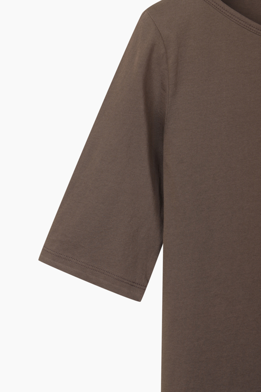 https://img.benettonmall.com/PARTS/KS/26S/SATSE5631BR_MB_D13.jpg?cb=1778668868