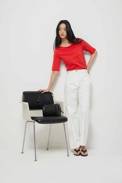 https://img.benettonmall.com/PARTS/KS/26S/SATSE5631RD_MB_D1.jpg?cb=1778668868
